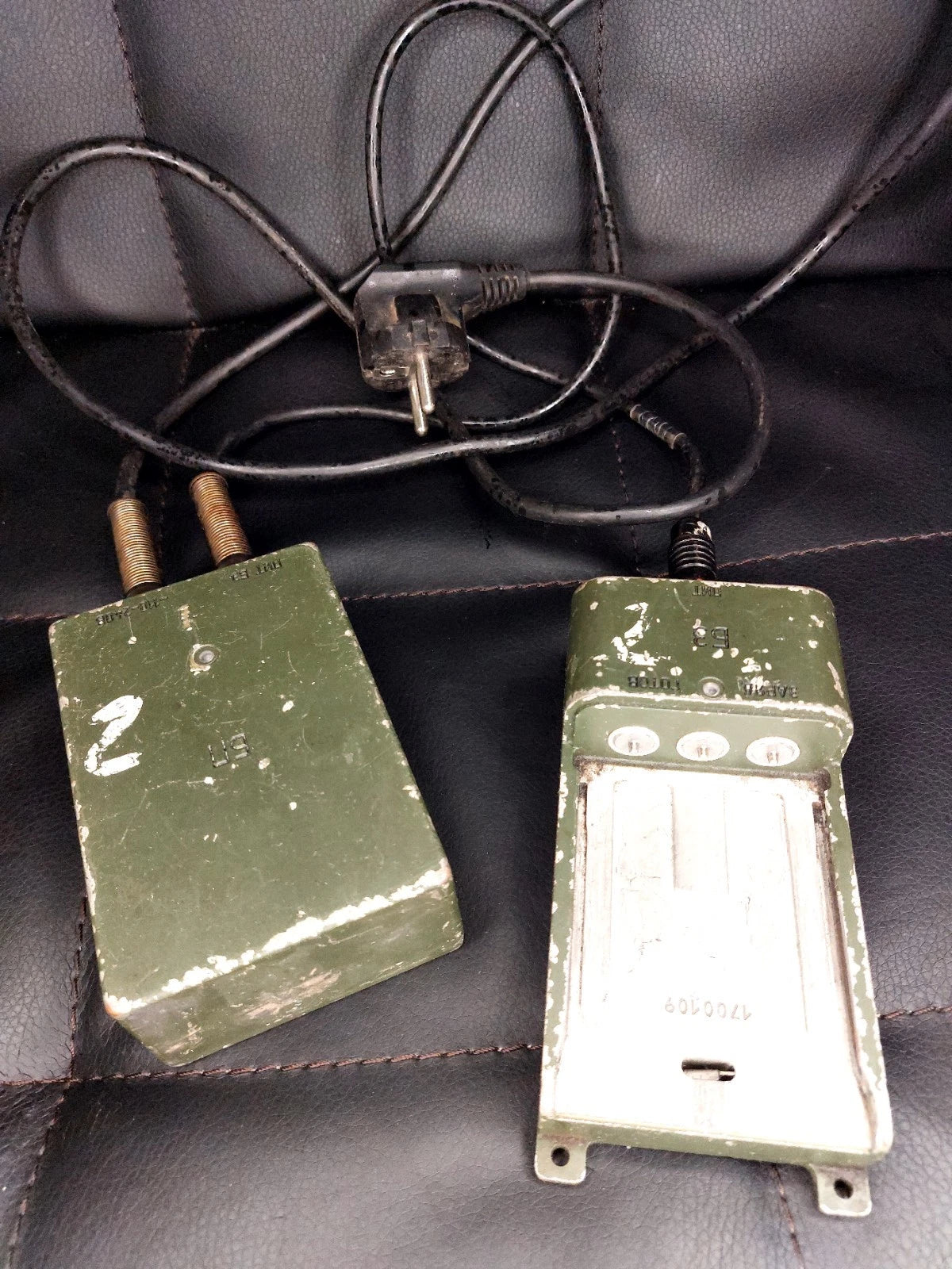 Azart R-187-P1  Radio Station Charging Set