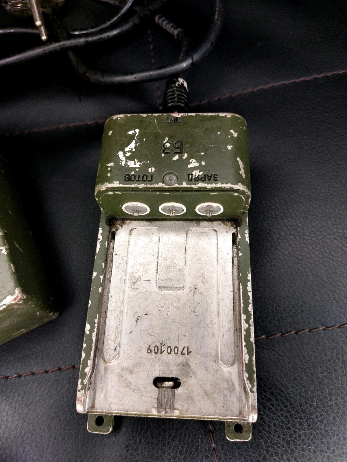 Azart R-187-P1  Radio Station Charging Set