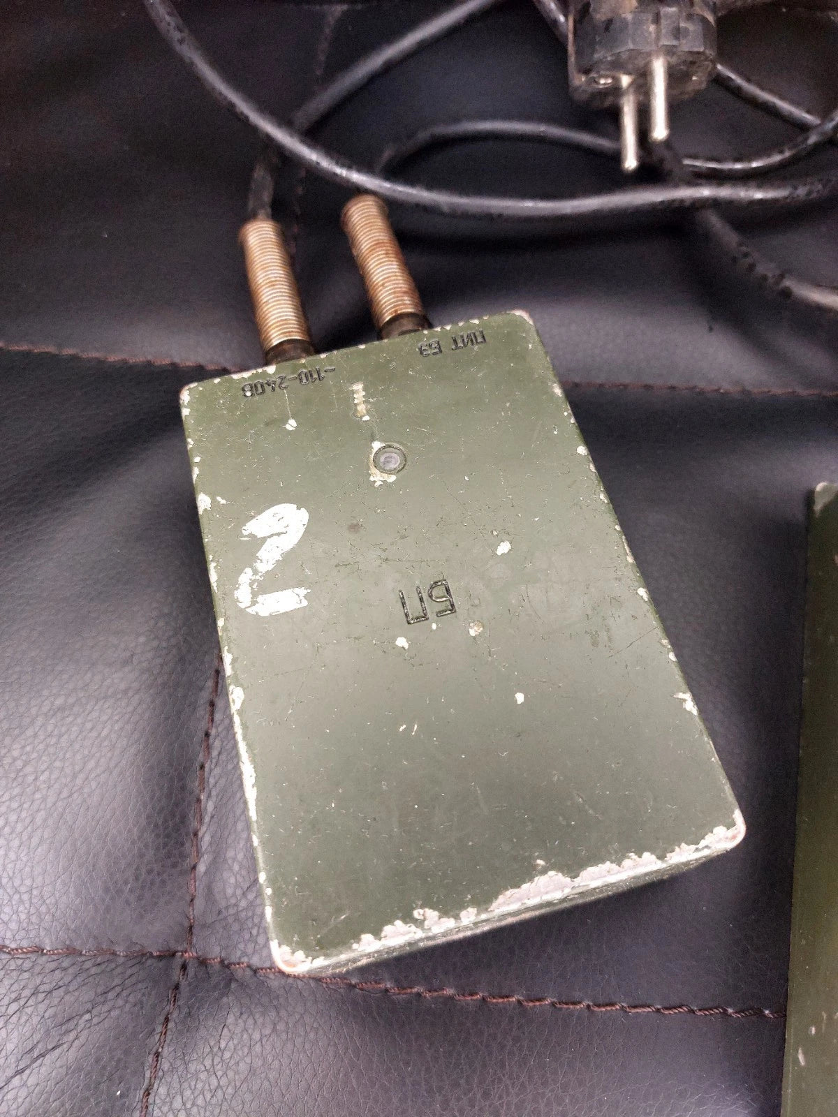 Azart R-187-P1  Radio Station Charging Set