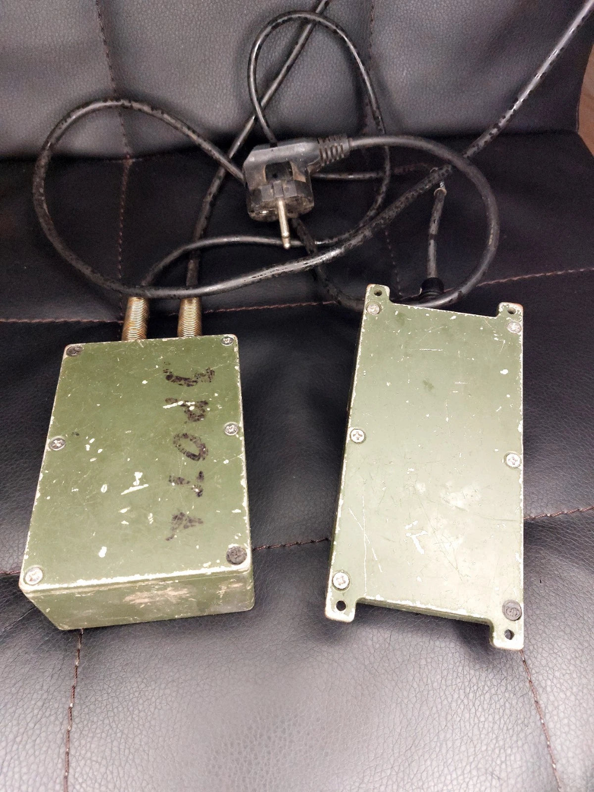 Azart R-187-P1  Radio Station Charging Set