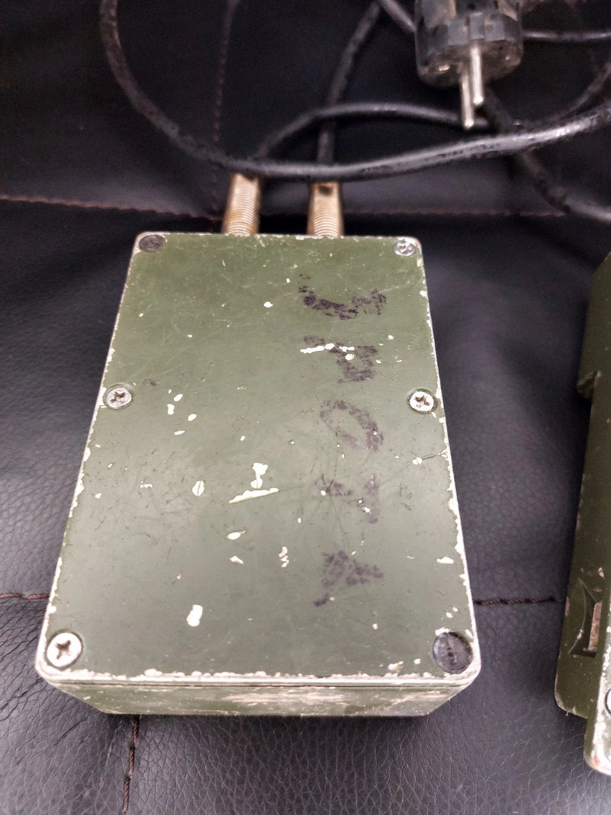 Azart R-187-P1  Radio Station Charging Set