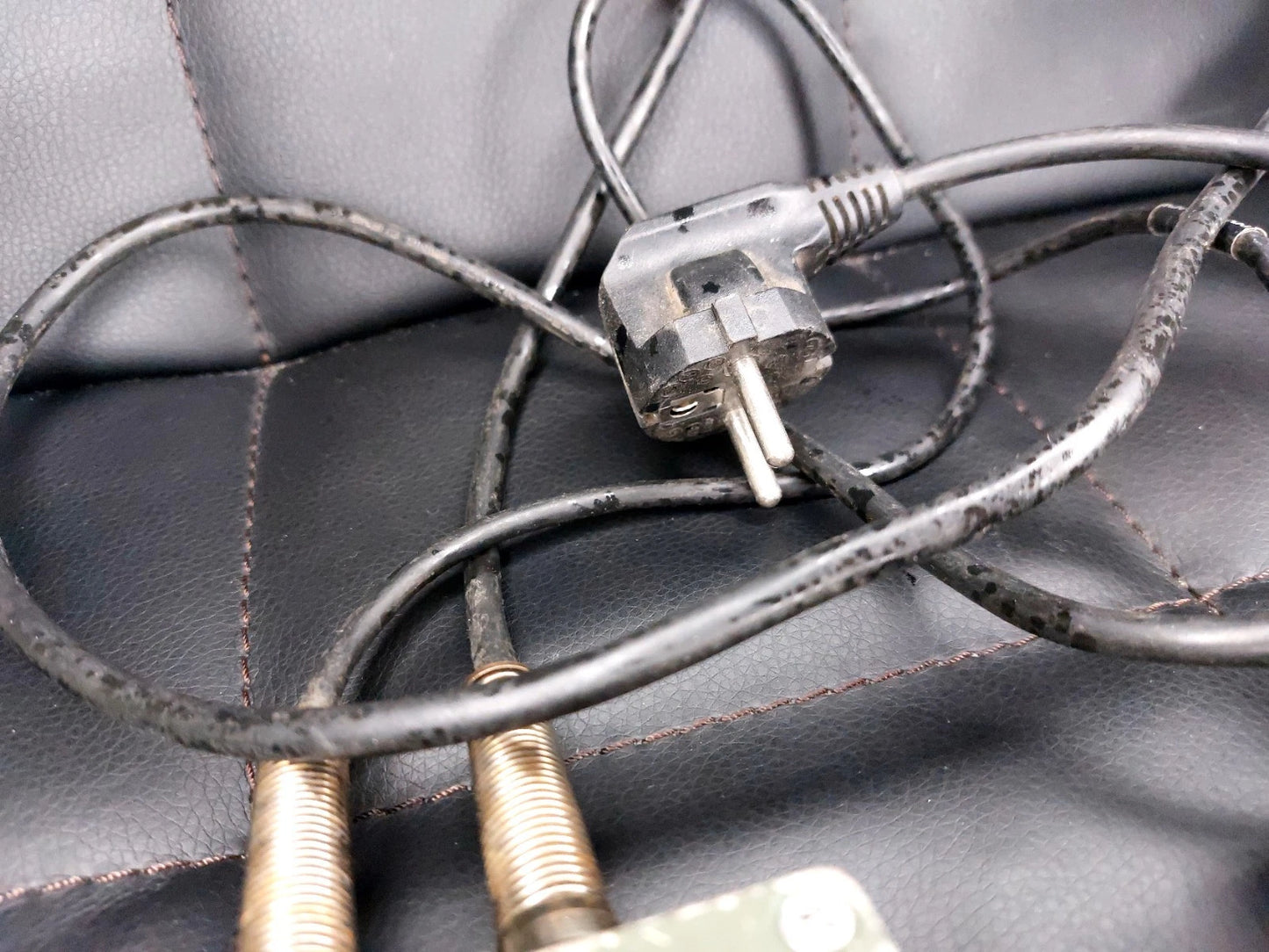 Azart R-187-P1  Radio Station Charging Set